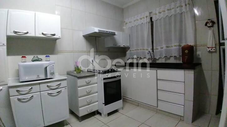 Casa à venda com 2 quartos, 70m² - Foto 8