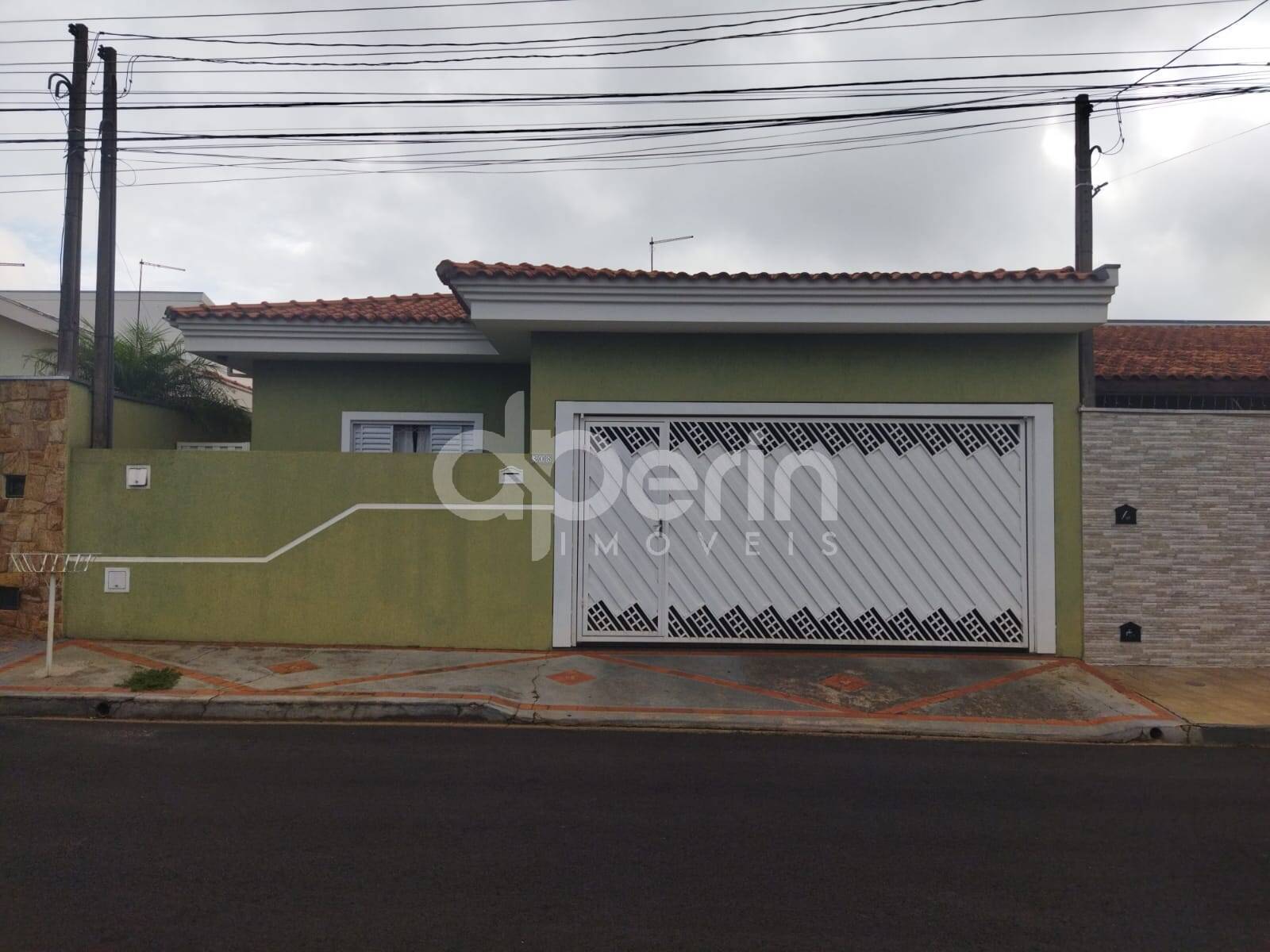 Casa à venda com 4 quartos, 169m² - Foto 1