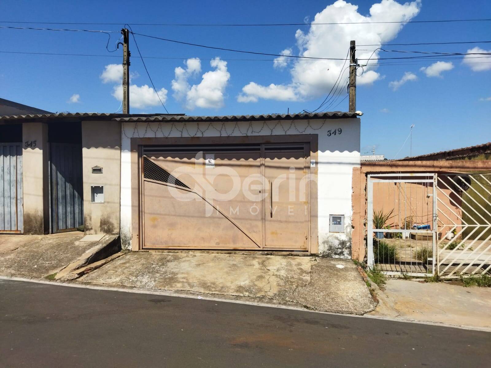 Casa à venda com 2 quartos, 100m² - Foto 1