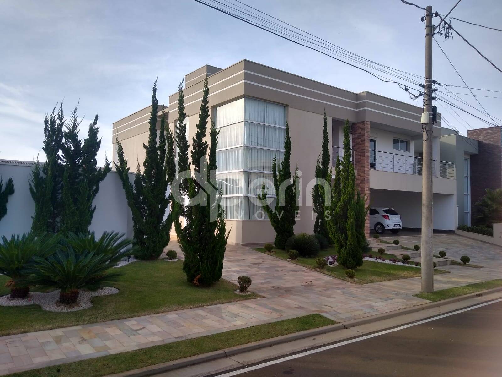 Casa à venda com 4 quartos, 900m² - Foto 1