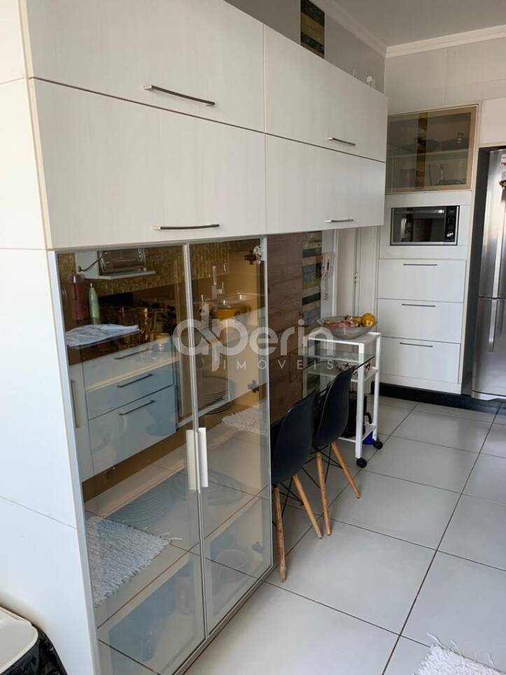 Apartamento à venda com 3 quartos, 170m² - Foto 3